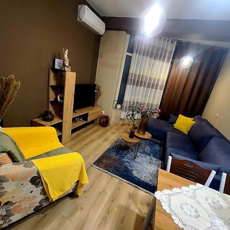 My Guest Base Apartment ติรานา ภายนอก รูปภาพ